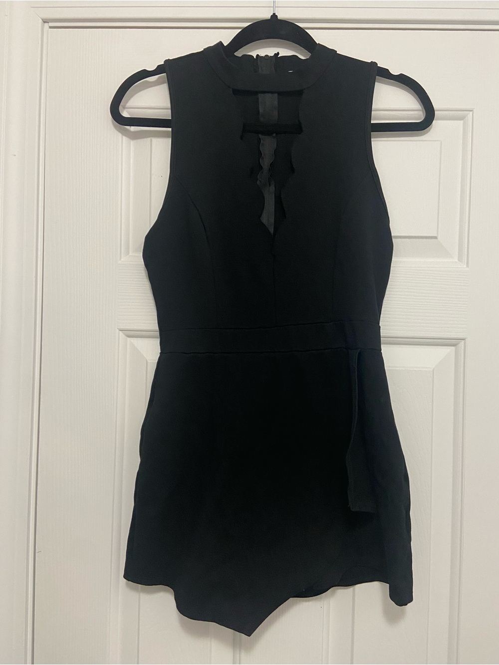 Charlotte Russe Women’s Large Black Sleeveless Mini Romper with Keyhole Neck